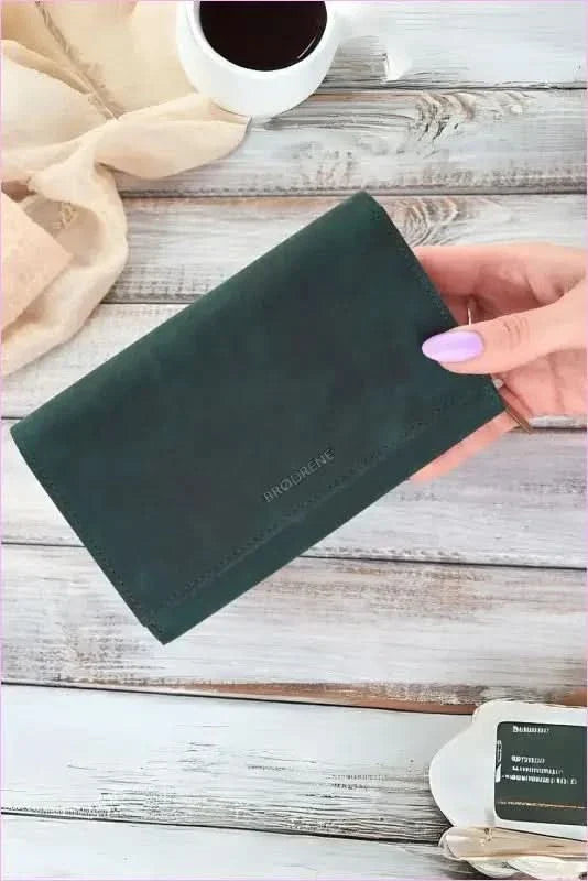 G-32 Women's Wallet Style and Storage