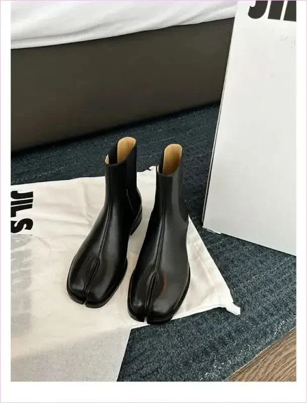 Women’s Retro Split Toe Ankle Boots in Black