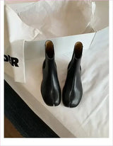 Women’s Retro Split Toe Ankle Boots in Black