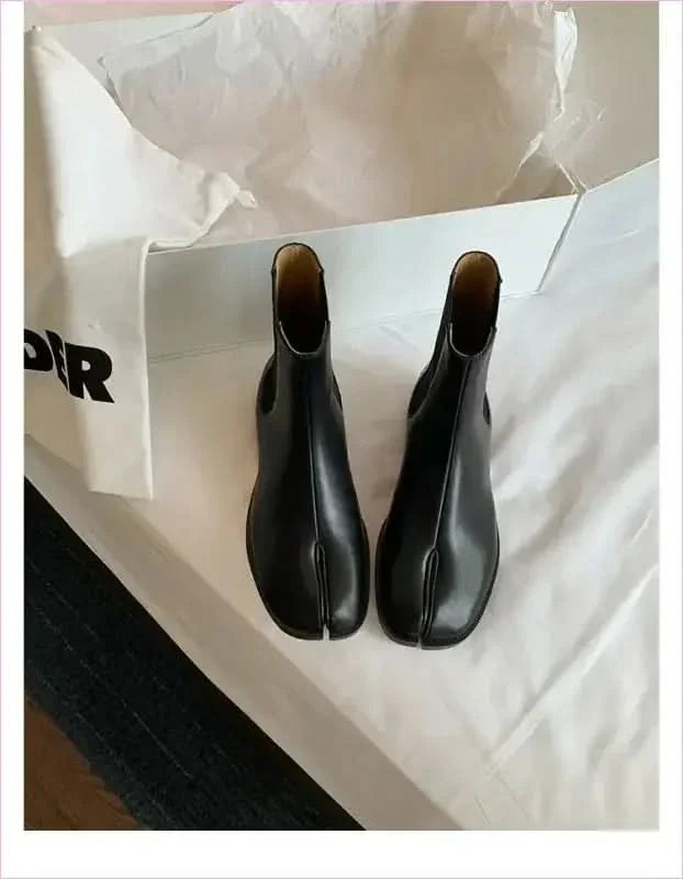 Women’s Retro Split Toe Ankle Boots in Black