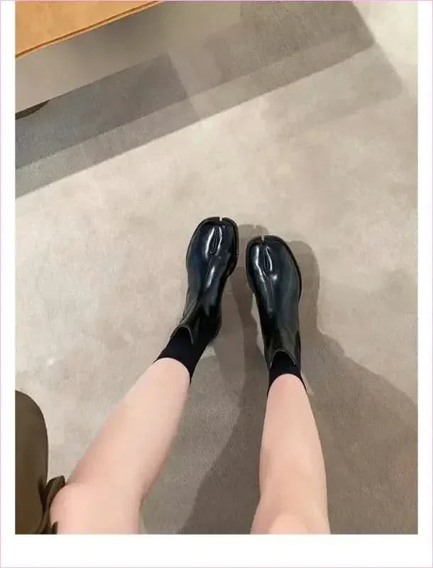 Women’s Retro Split Toe Ankle Boots in Black