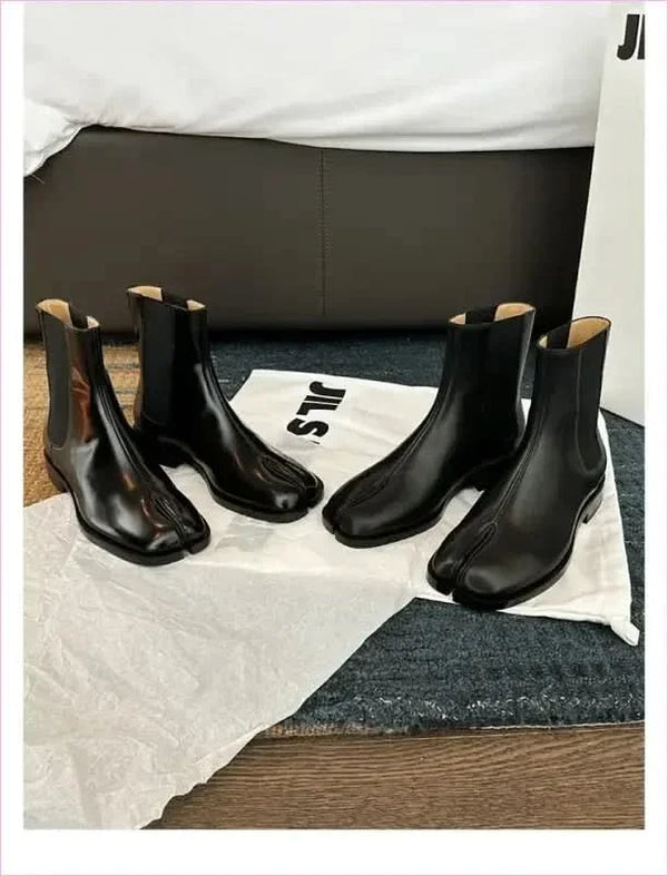 Women’s Retro Split Toe Ankle Boots in Black